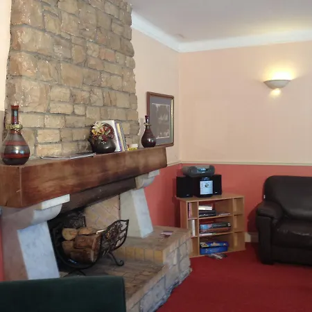 Glenmore House לינה וארוחת בוקר 3*