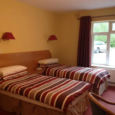 Glenmore House לינה וארוחת בוקר